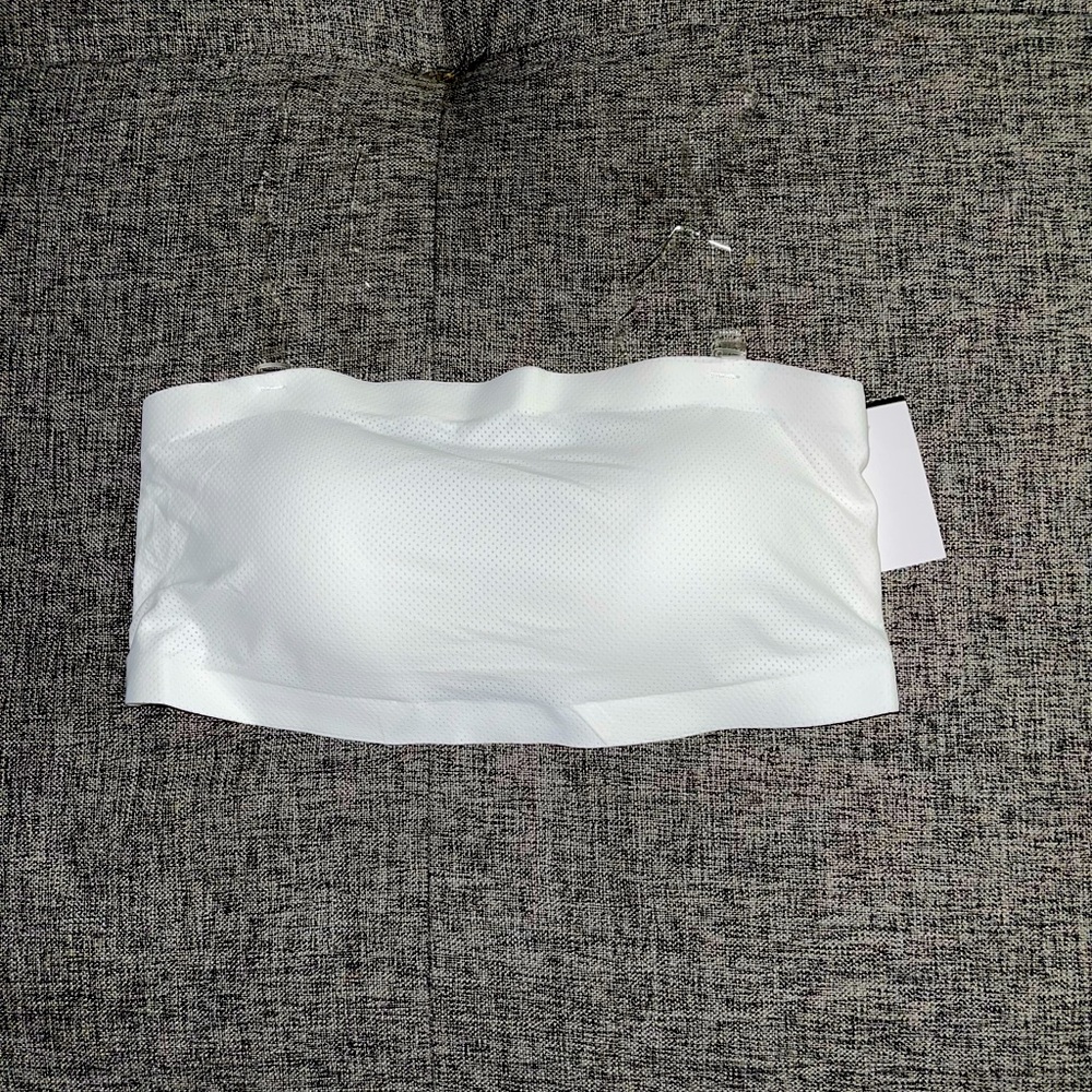 Woman’s Tops, White Bra. Size XL.